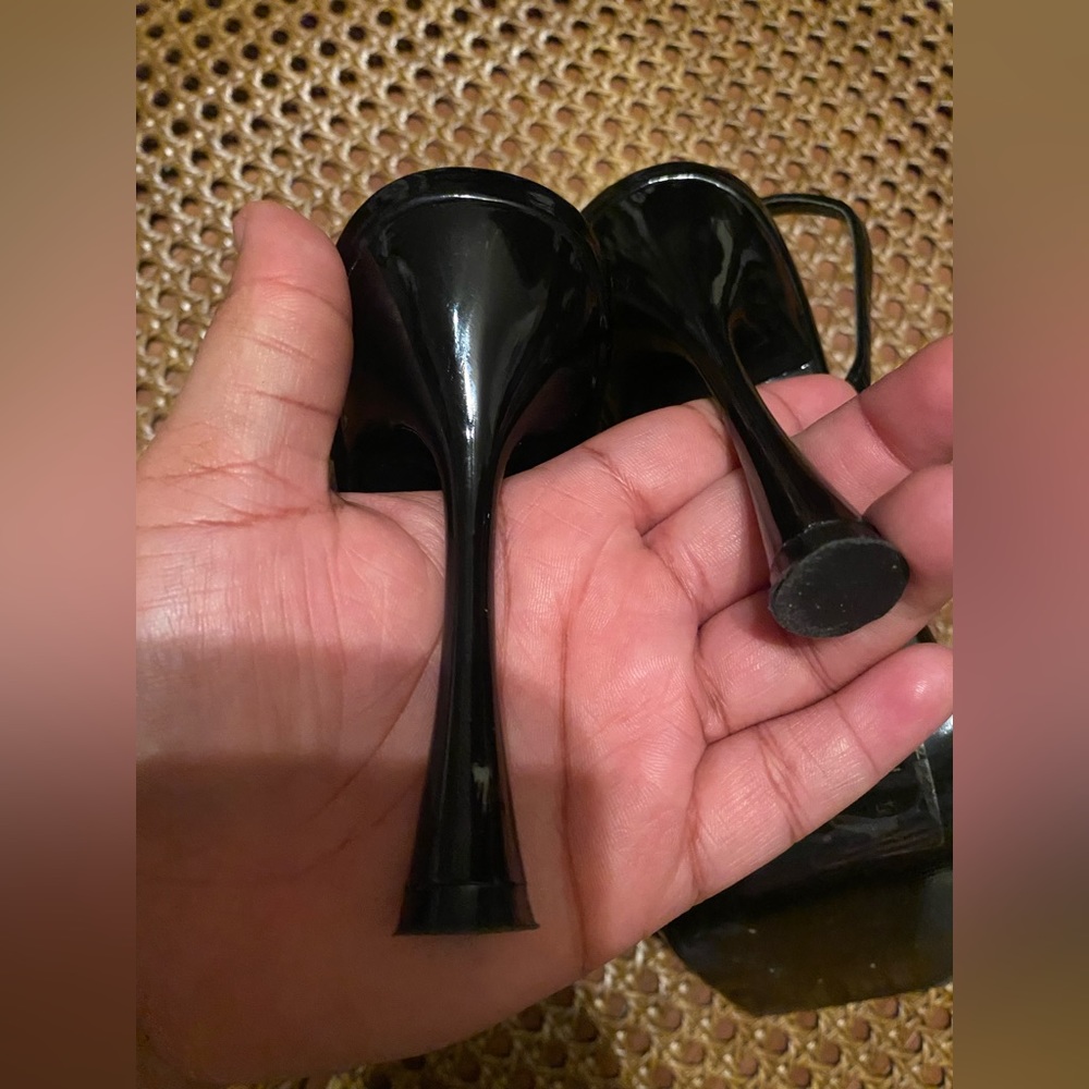 Heels - Picture 6 of 6